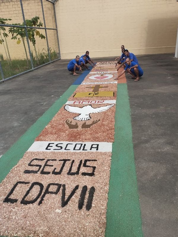 Internos do sistema prisional fazem tapetes para celebrar Corpus Christi por Divulgação | Sejus