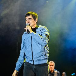 Samuel Rosa foi a primeira atração nacional do primeiro dia do Festival de Alegre 2024