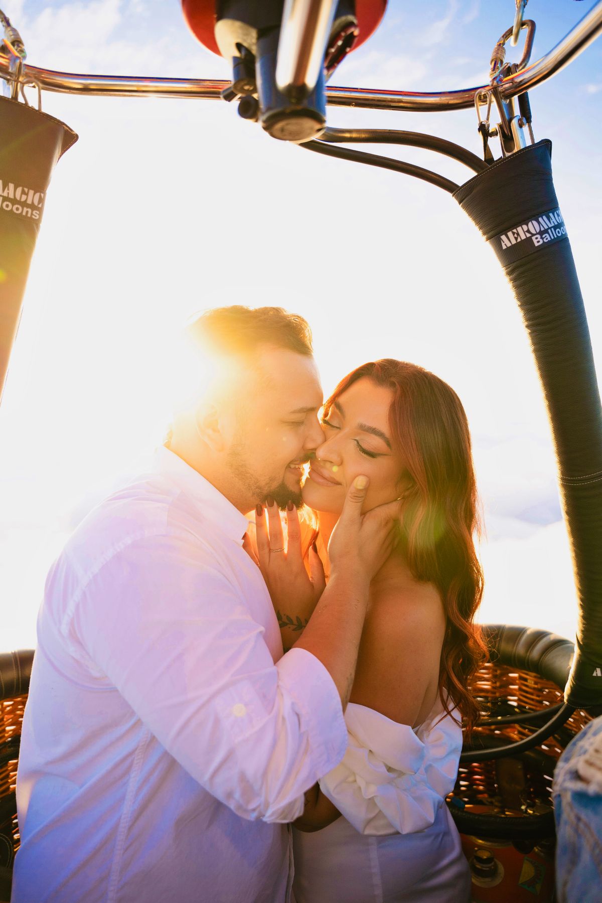 Yanca Koppe disse sim ao cantor sertanejo Mateus Matos em meio às nuvens por  Rondinely Quintino