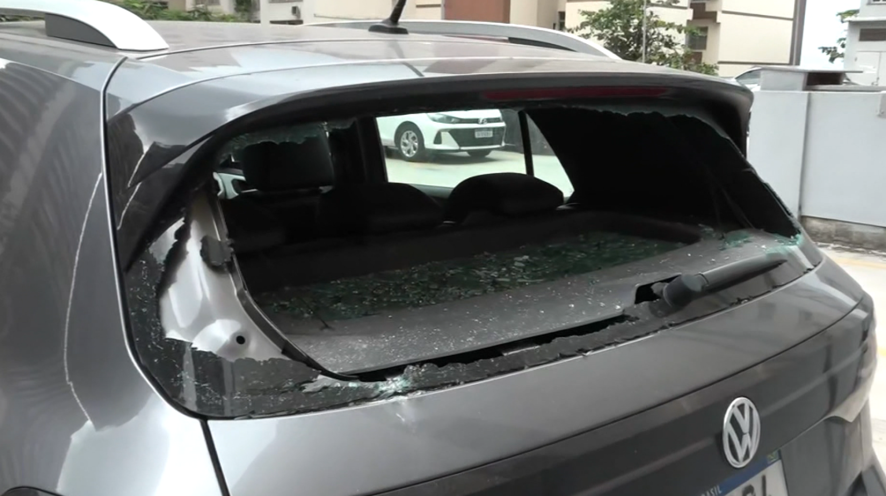 Advogado teve o vidro do carro quebrado em Vila Velha