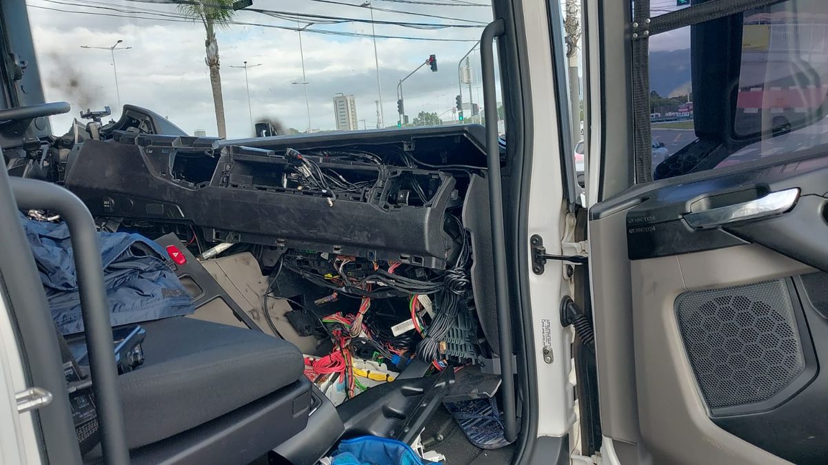 Motorista é feito refém durante tentativa de assalto a caminhão na Serra