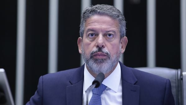 Mariângela Fialek, a Tuca, é suspeita de integrar estrutura para direcionar indevidamente emendas sob ordem de ex-presidente da Câmara, diz Dino; defesa não foi localizada e Lira não se manifesta