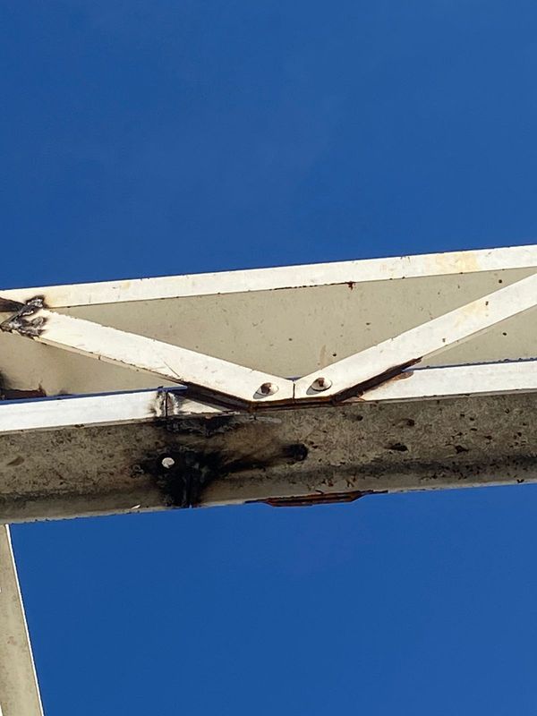 Estrutura de ponte em obra em Colatina oferece risco a trabalhadores e pedestres por Divulgação/Crea-ES
