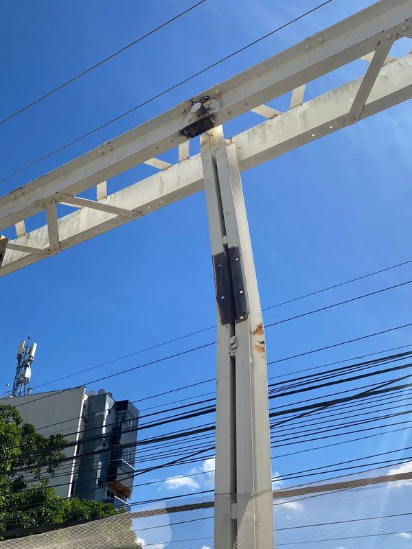 Estrutura de ponte em obra em Colatina oferece risco a trabalhadores e pedestres por Divulgação/Crea-ES