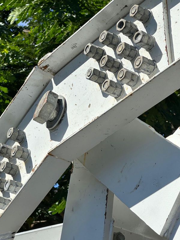 Estrutura de ponte em obra em Colatina oferece risco a trabalhadores e pedestres por Divulgação/Crea-ES