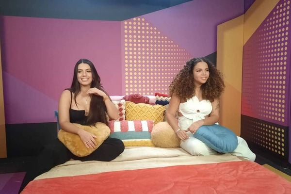 Fernanda Bande (esq.) e Giovanna Pitel (dir.) na gravação de piloto do Na Cama com Pitanda, do Multishow