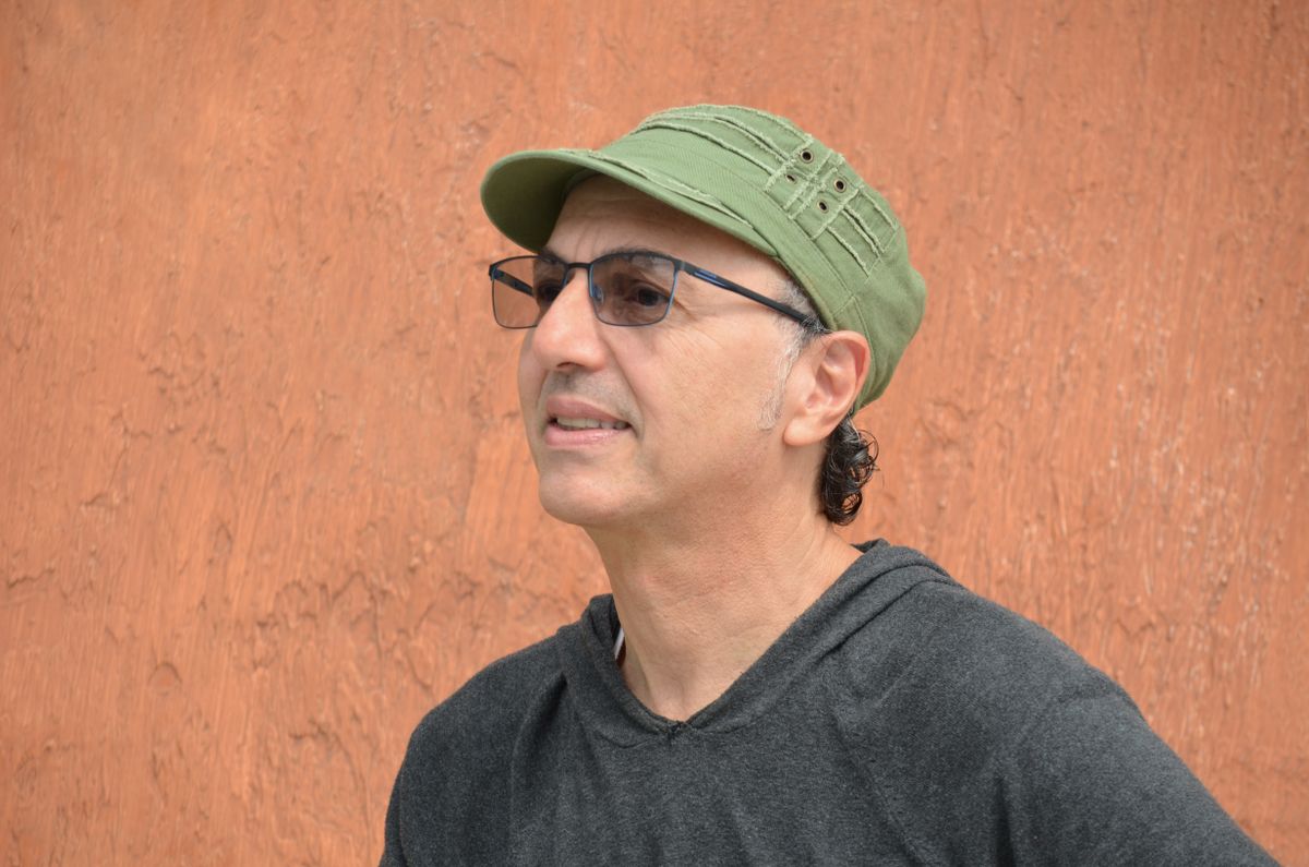 Zeca Baleiro se apresenta no dia 22 de junho, na Praia do Canto