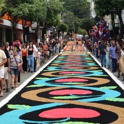 Além da beleza dos tapetes, tradicional evento no Sul do Espírito Santo terá feira com produtos locais de agroturismo, flores e artesanato e outras atrações na quinta-feira (19), Dia de Corpus Christi