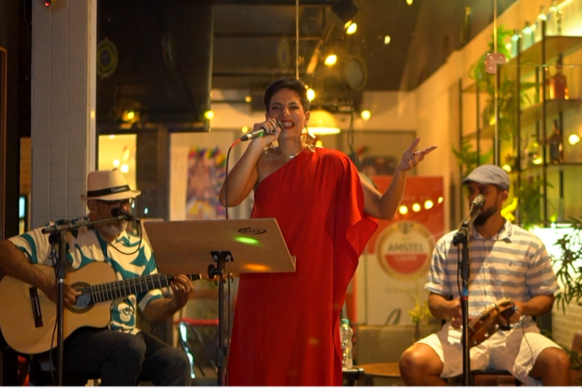 Projeto 'Quinta Delas' dá vez a voz feminina no samba em Jardim Camburi