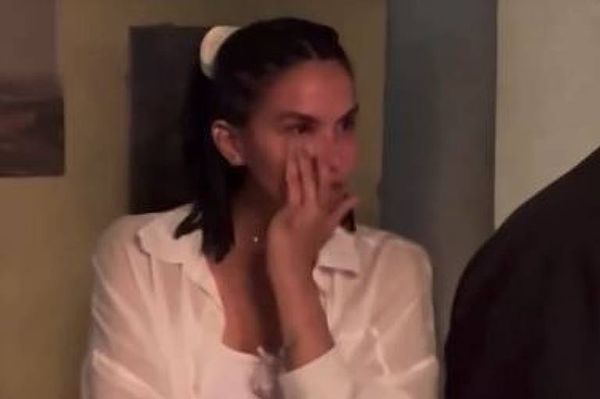 Namorada de Paulo Vieira chora ao vê-lo gravar cena em caixão