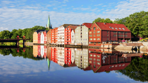 Descubra Trondheim, onde história e beleza natural se encontram. Crédito: Divulgação