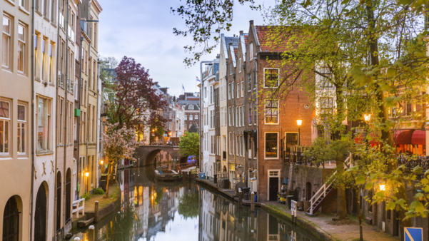 Encante-se com a cidade holandesa com canais únicos e uma rica herança cultural. Crédito: Divulgação