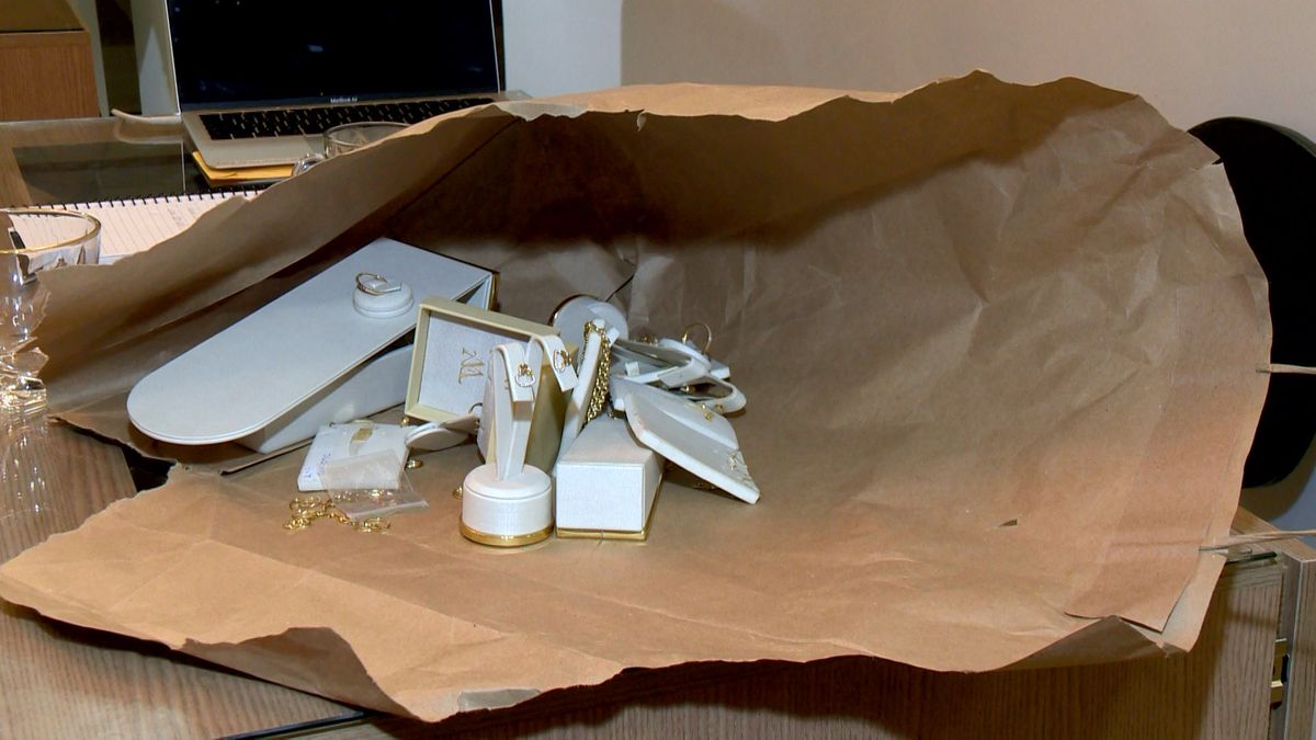 Bandido deixou apenas uma sacola com produtos para trás, porque ela rasgou por Pablo Campos