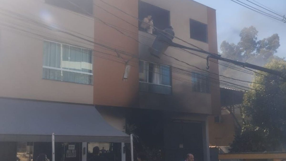 Bombeiros controlam incêndio em distribuidora em Castelo 