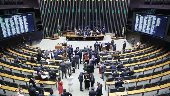 Cabe ao presidente da Câmara, Arthur Lira (PP-AL), decidir quando instaurá-la, iniciando um prazo de 40 sessões para que a proposta seja debatida e novamente votada