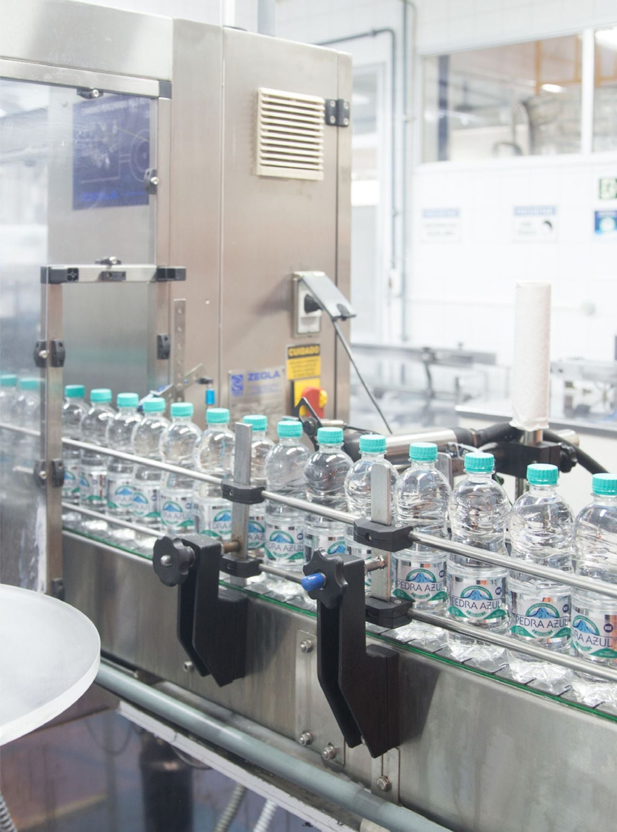 A Água Pedra Azul contribui para a proteção de recursos naturais e para a melhoria da qualidade de vida das pessoas em todo o país.