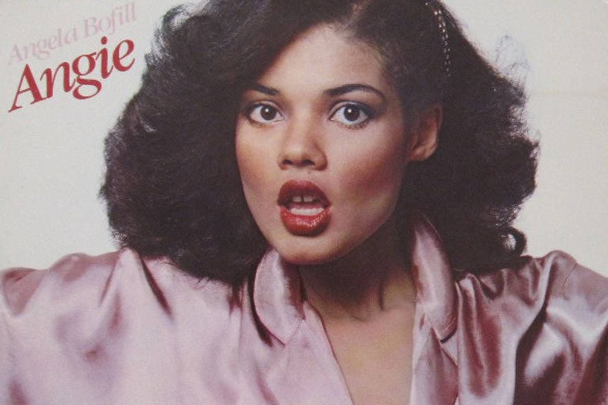 Capa do álbum 'Angie', de Angela Bofill, cantora de R&B que morreu aos 70 anos 
