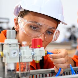 Censo Escolar registra 3.187.976 alunos de educação profissional; metade das matrículas em itinerários técnicos no ensino médio está nos cursos de administração, informática, desenvolvimento de sistemas, agropecuária e logística