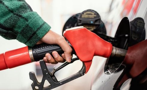 Aumento do preço para as distribuidoras foi anunciado pela estatal nesta segunda; gasolina sobe 7,11% e gás de cozinha, 10%