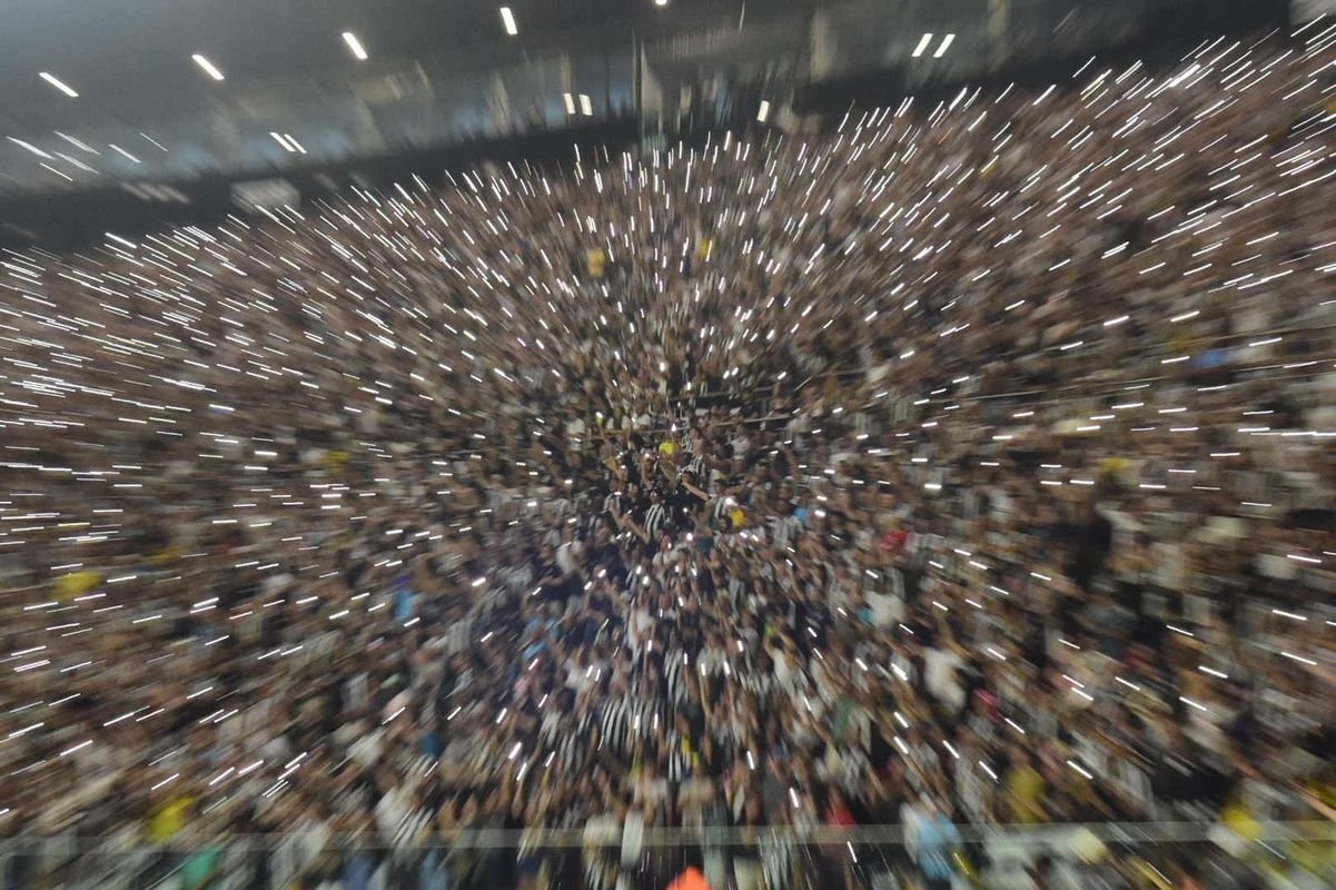 Botafogo vence o Grêmio e assume a liderança do Campeonato Brasileiro em noite de festa da torcida capixaba no Kleber Andrade por Carlos Alberto Silva/A Gazeta