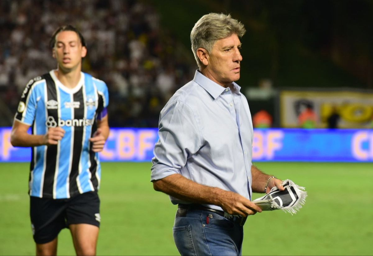 Botafogo vence o Grêmio e assume a liderança do Campeonato Brasileiro em noite de festa da torcida capixaba no Kleber Andrade por Carlos Alberto Silva/A Gazeta