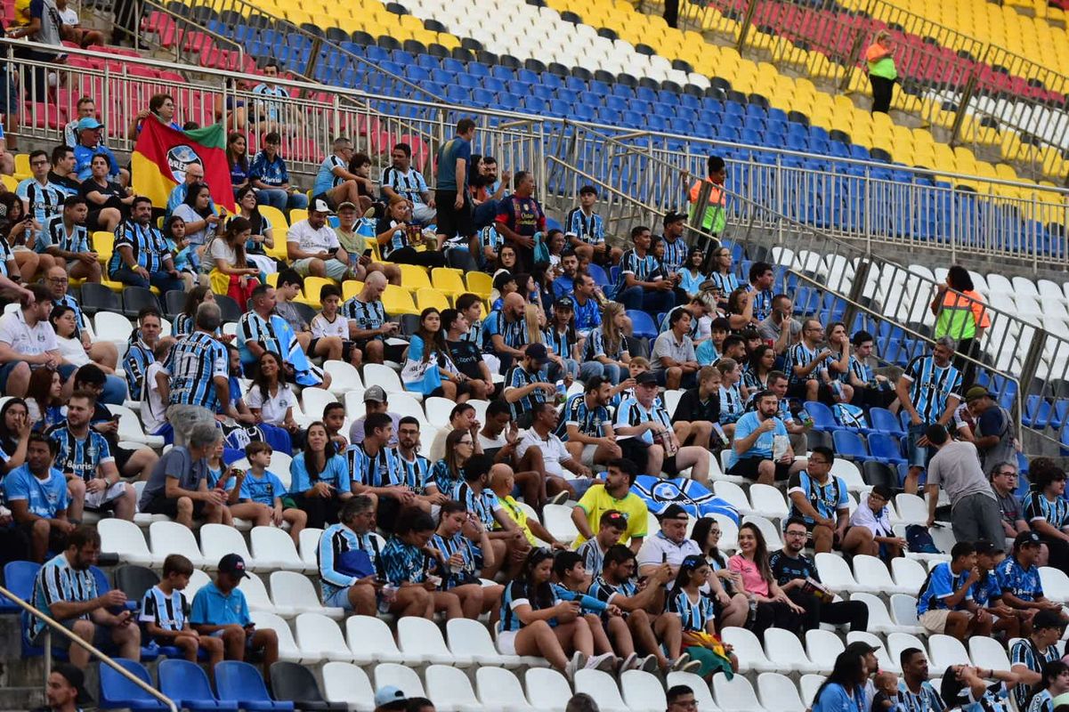 Botafogo vence o Grêmio e assume a liderança do Campeonato Brasileiro em noite de festa da torcida capixaba no Kleber Andrade por Carlos Alberto Silva/A Gazeta