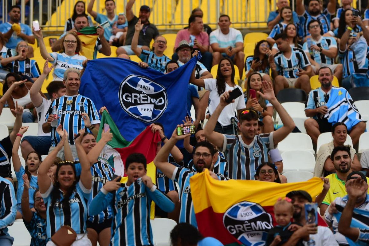 Botafogo vence o Grêmio e assume a liderança do Campeonato Brasileiro em noite de festa da torcida capixaba no Kleber Andrade por Carlos Alberto Silva/A Gazeta