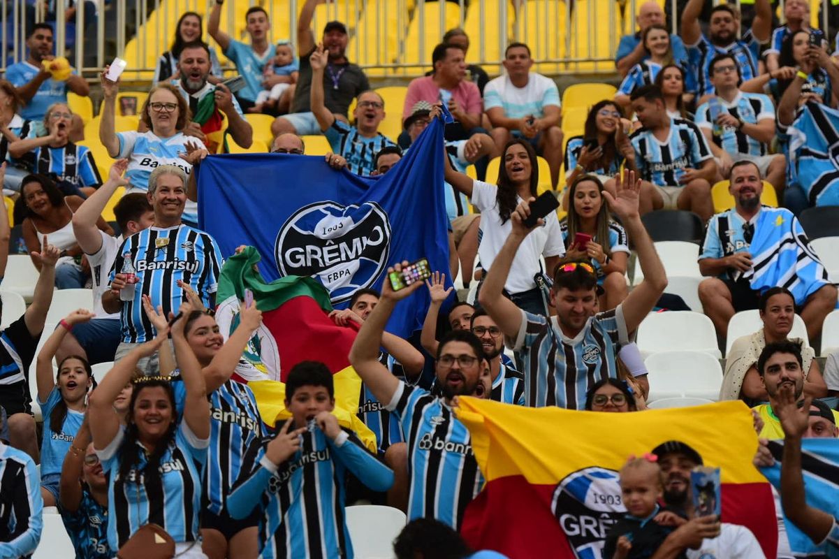 Botafogo vence o Grêmio e assume a liderança do Campeonato Brasileiro em noite de festa da torcida capixaba no Kleber Andrade por Carlos Alberto Silva/A Gazeta