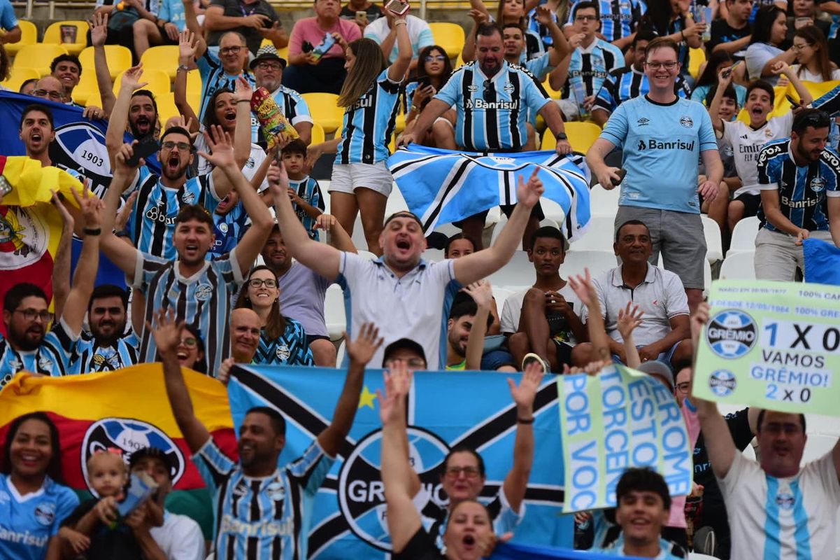 Botafogo vence o Grêmio e assume a liderança do Campeonato Brasileiro em noite de festa da torcida capixaba no Kleber Andrade por Carlos Alberto Silva/A Gazeta