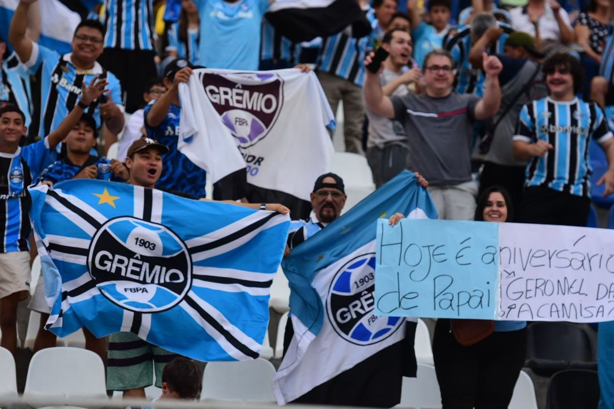 Botafogo vence o Grêmio e assume a liderança do Campeonato Brasileiro em noite de festa da torcida capixaba no Kleber Andrade por Carlos Alberto Silva/A Gazeta