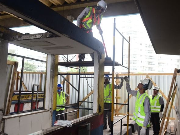 Cabines do pedágio da Terceira Ponte são demolidas em Vitória por Ricardo Medeiros