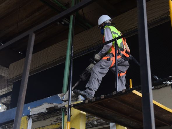 Cabines do pedágio da Terceira Ponte são demolidas em Vitória por Ricardo Medeiros