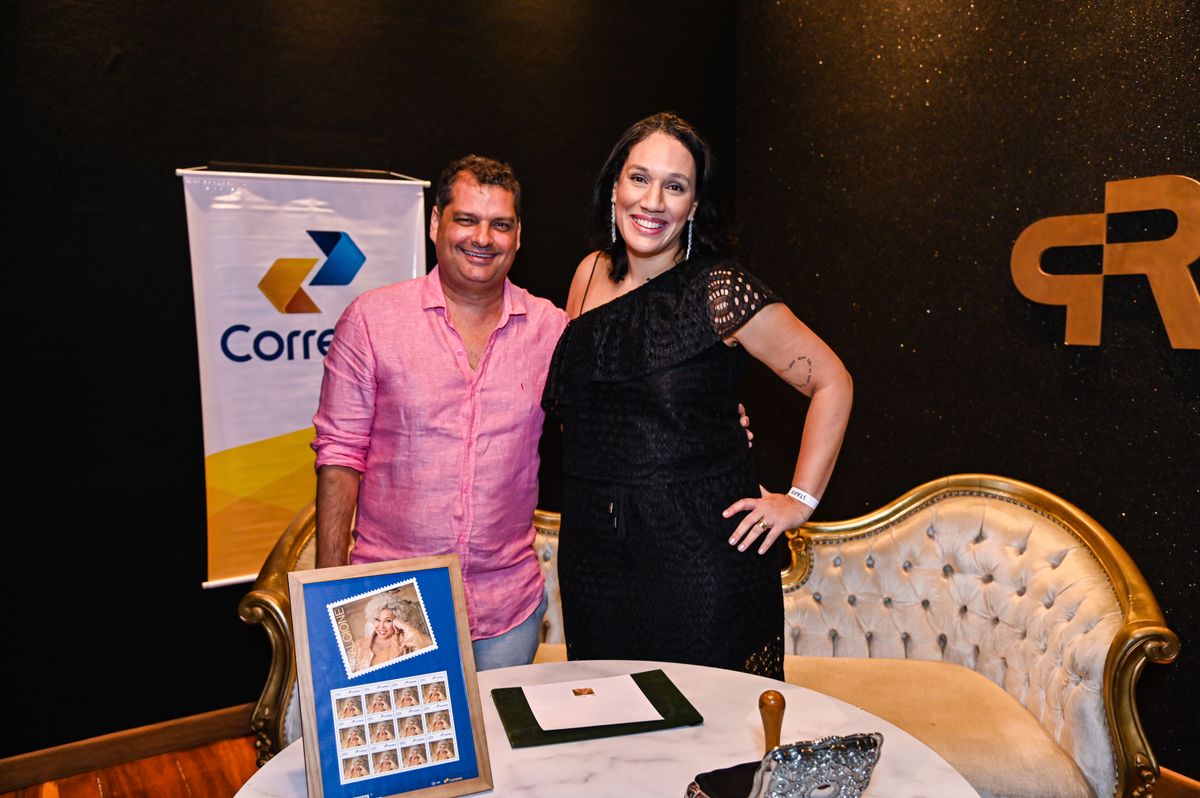 Patrick Ribeiro e Carla Patrícia Xavier - superintendente estadual dos Correios