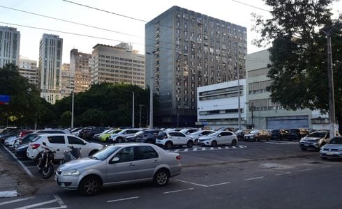 Prefeitura realizou a revitalização do espaço, próximo à Beira-Mar, promovendo terraplanagem, asfaltamento e pintura do local