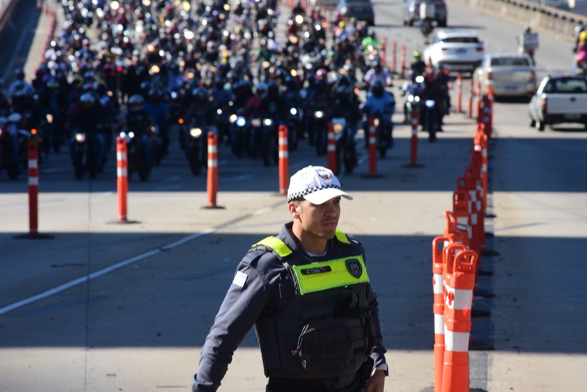 Motociclistas fazem ato na Terceira Ponte pedindo paz no trânsito após acidente por Ricardo Medeiros