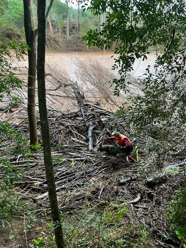 Bombeiros do ES em busca pelas vítimas da enchente que atingiu o Rio Grande do Sul por Divulgação | Bombeiros do ES
