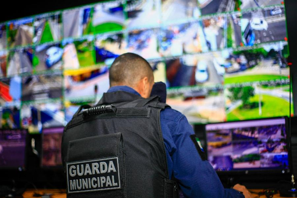 Central de Controle Operacional de Videomonitoramento (CCOV) da Prefeitura da Serra