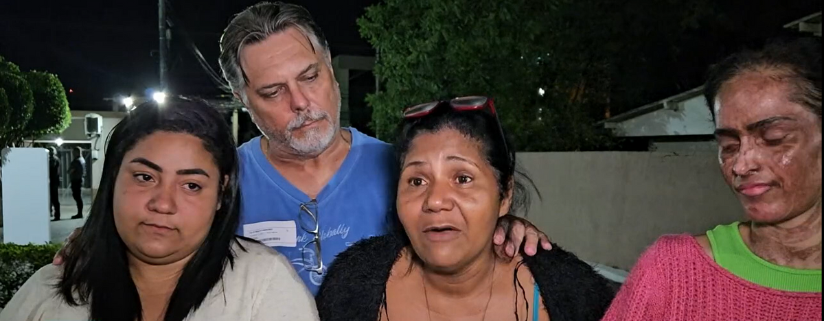 Parentes das vitímas de explosão de lancha no RJ.