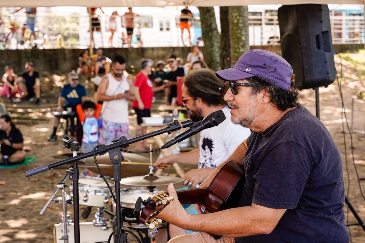 Projeto cultural realizado aos domingos na Praia de Camburi por Vitor Jubini