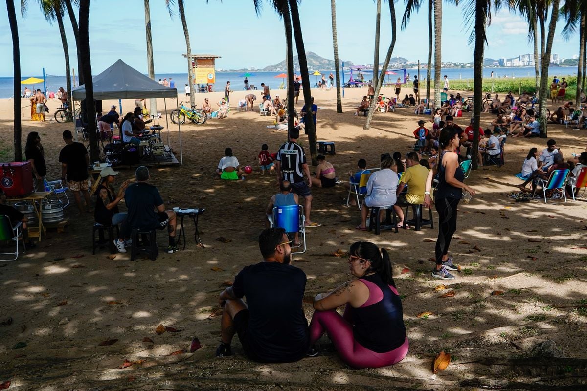 Projeto cultural realizado aos domingos na Praia de Camburi por Vitor Jubini