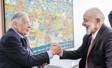 O presidente Lula (PT) foi visitar nesta segunda-feira (24) em São Paulo o linguista Noam Chomsky e o escritor Raduan Nassar.