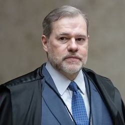 Ministros da corte divulgaram nota em apoio pessoal ao magistrado; caso será redistribuído para outro ministro da corte