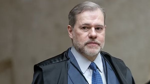 Em que pese a boa intenção do atual presidente do STF, cabe a seguinte indagação: um código de ética teria força cogente no sentido de impedir crises institucionais ou mesmo capacidade de dar respostas adequadas a elas?