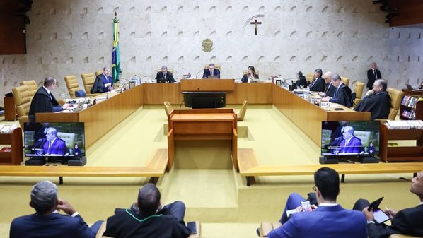 Emenda extinguiu o regime único, modificou as regras de remuneração e estabilidade dos servidores e adotou o controle das despesas e finanças públicas