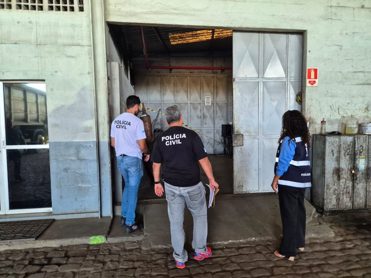 Operação interdita revenda de pneus na Serra