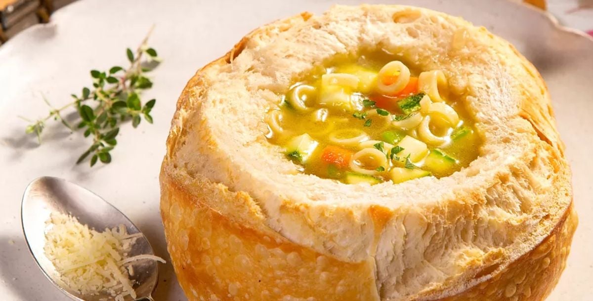 Sopa no pão italiano