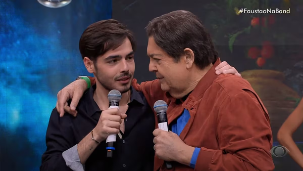 oão Guilherme Silva ao lado do pai, Fausto Silva, durante apresentação do 'Faustão na Band'