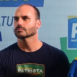 O grupo que afirma que o ex-presidente deveria manter a candidatura oscilou no limite da margem de erro, de 28% para 26%; 9% não souberam ou não responderam.