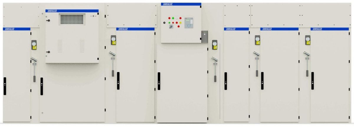 As cabines blindadas contam com painéis pintados pelo sistema eletrostático epóxi a pó, com camada média de 80 mícrons.