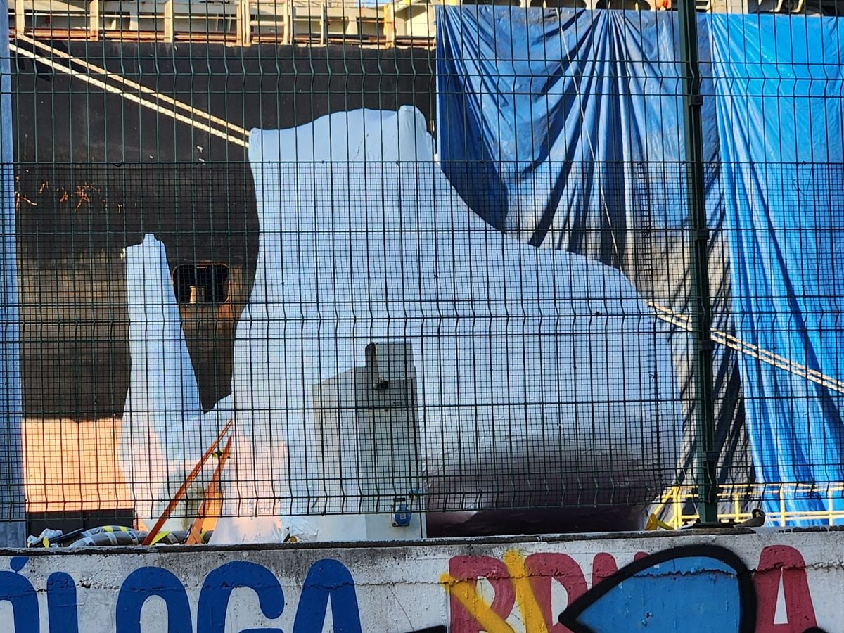 Helicóptero todo embalado chama a atenção no Porto de Vitória por Ricardo Medeiros